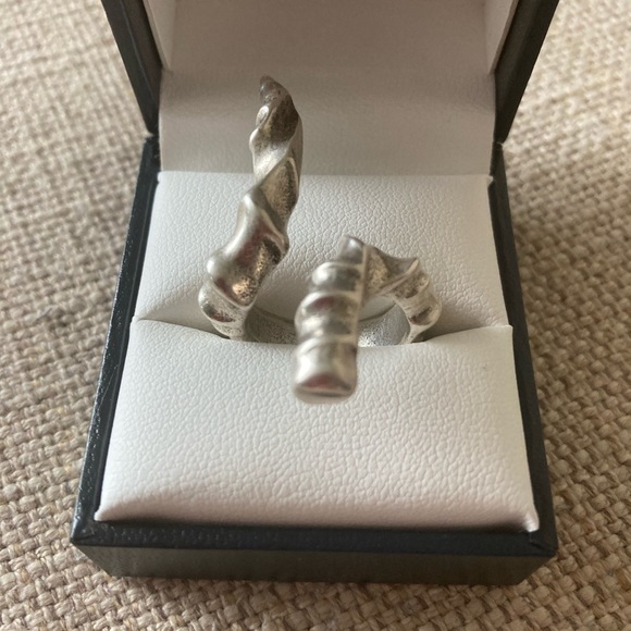 UNO de 50 Silver Ring Modernist Brutalist Goth Boho Size: 5.5-6 adjustable - Picture 2 of 5